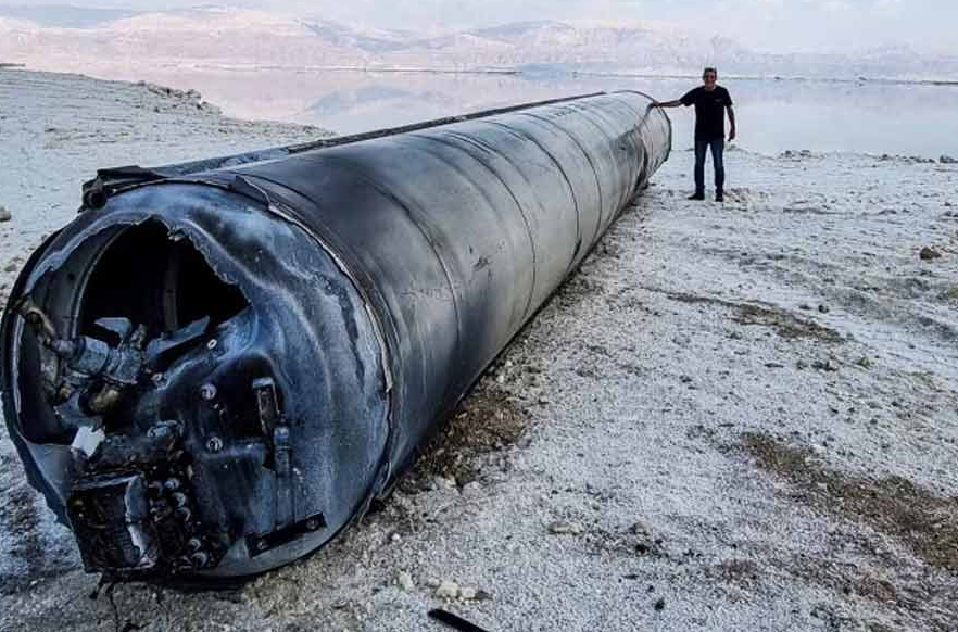 Após o ataque no ar, a parte do míssil está mentindo. Foto: Reuters.